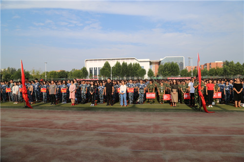 我校举行2018级新生开学典礼
