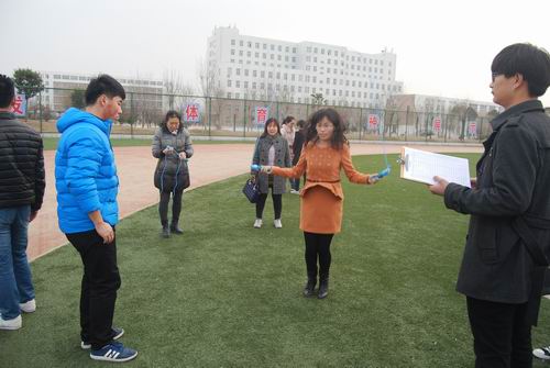 我校举行庆“三八”妇女节女教工体育娱乐活动