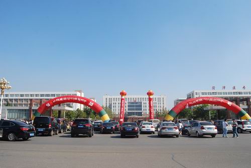 我校喜迎2013级新生报到入学