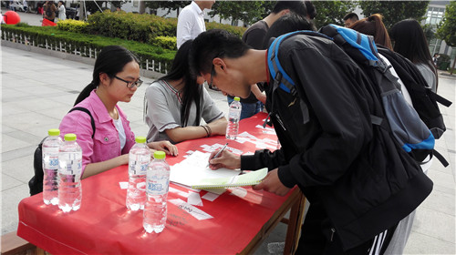 药学系成功举办爱心募捐活动