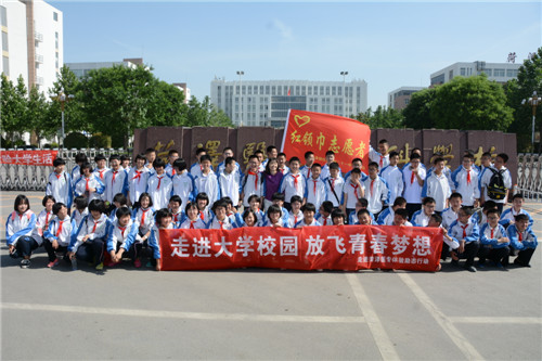 牡丹区21中学生来我校参观