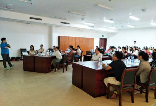 我校老年专业学生到附属医院养护中心进行实习前专业培训