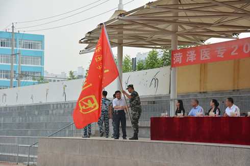 我校举行2019级新生军训开训仪式