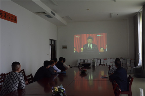 我校认真组织收听收看纪念红军长征胜利80周年大会实况