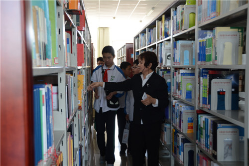 牡丹区21中学生来我校参观