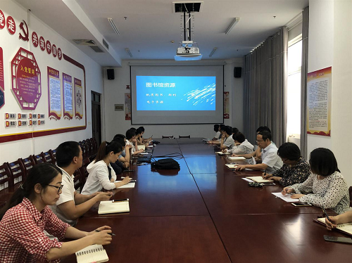 我校图书馆召开资源建设教师座谈会