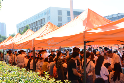 我校迎来2016级新生入学报到