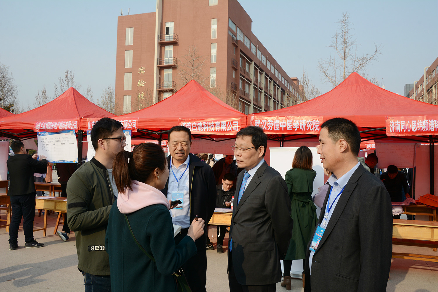 我校成功举办2019届毕业生春季供需双选会