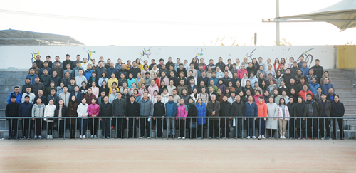 我校举办首届教职工趣味运动会