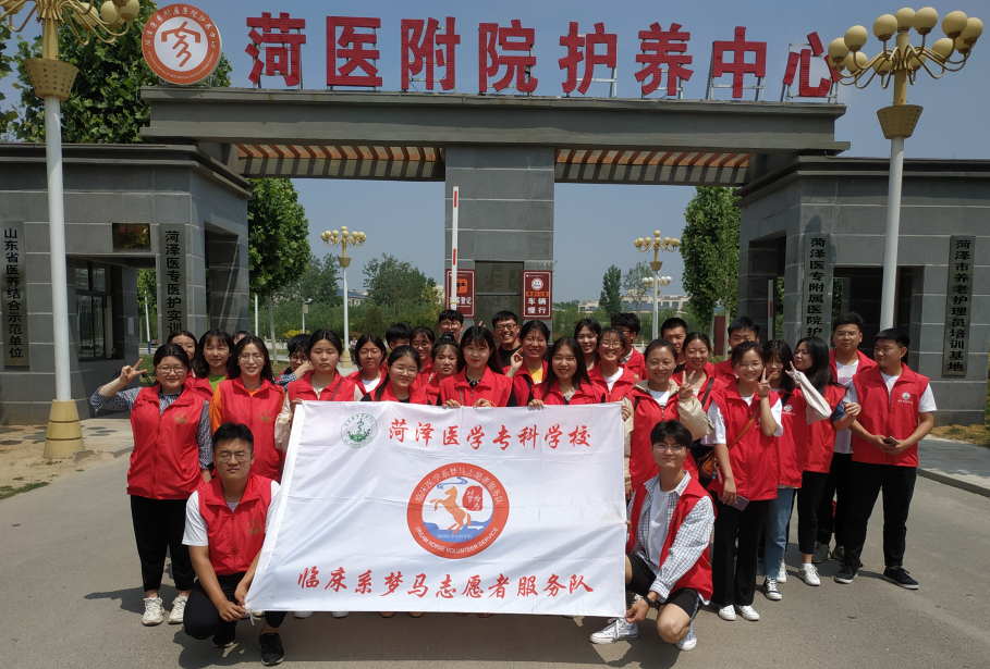 我校志愿服务队开展“尊老、敬老”志愿服务活动