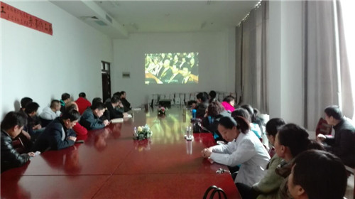 我校组织观看《榜样》专题节目