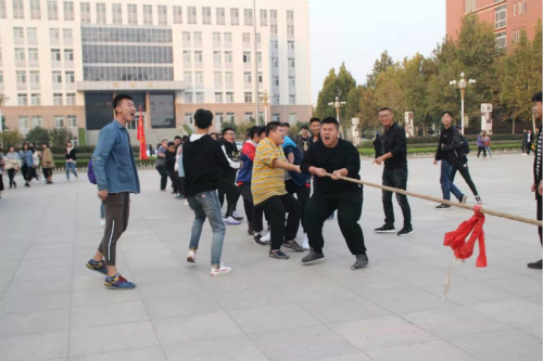 我校医学技术系举行第四届拔河比赛