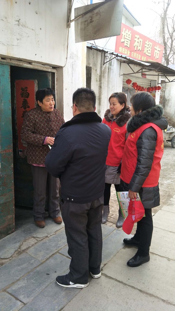 我校服务保障总支第三支部走进社区开展冬季取暖安全宣传教育