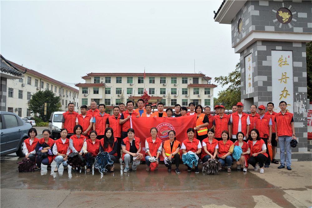 我校深入包联社区开展“双城同创”志愿服务活动