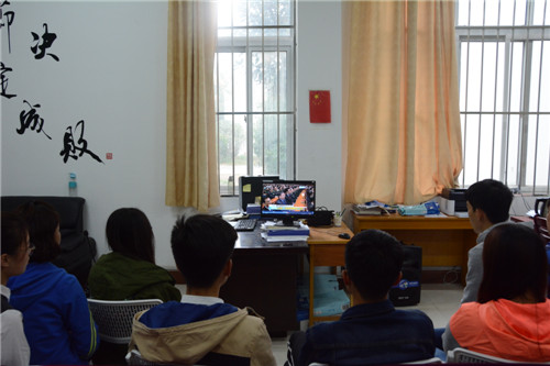 我校认真组织收听收看纪念红军长征胜利80周年大会实况