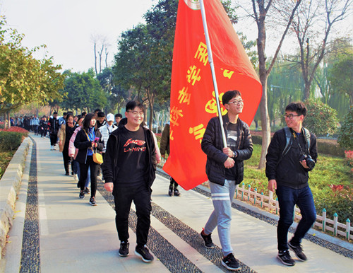 我校护理系举办“冬日存暖，健步前行”百人健步走活动