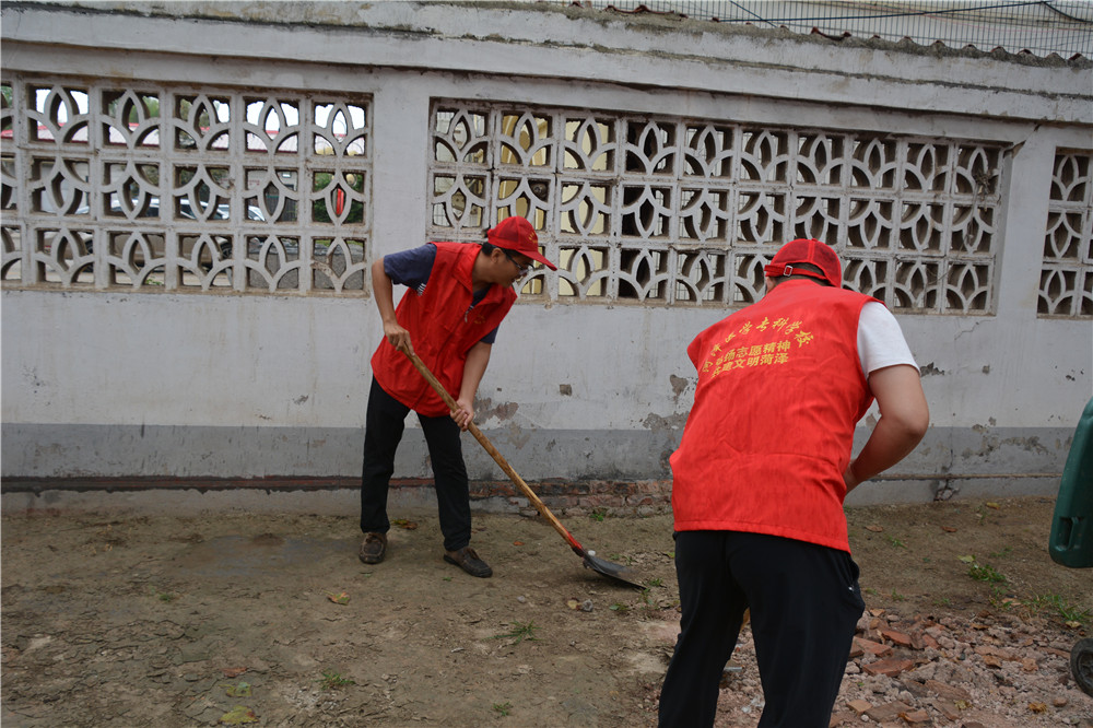 我校深入包联社区开展“双城同创”志愿服务活动