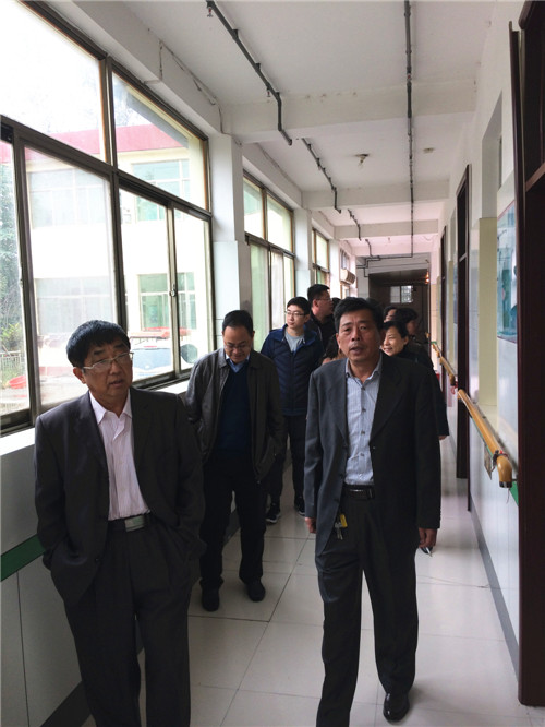 我校财务处赴敬老院开展爱心慰问活动