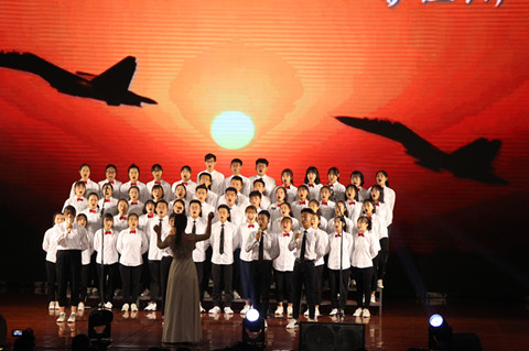 我校举办“我和祖国共成长”歌咏比赛