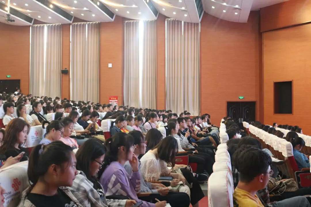 我校团委联合英语教研室举办英语四级考试专题讲座