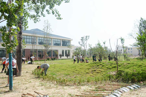 我校学生到附属医院护养中心开展志愿服务活动