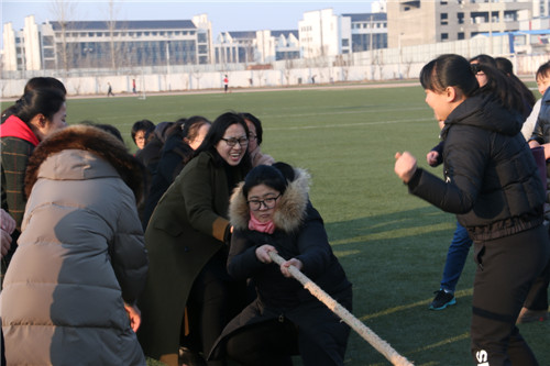 我校举办“庆三八”女教工趣味运动会