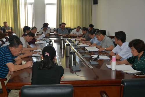 我校党委中心组召开意识形态工作专题学习会