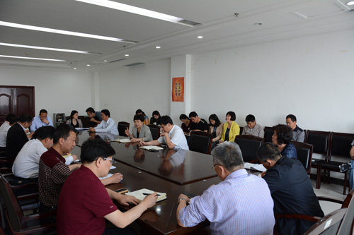 我校召开“两学一做”学习教育座谈会