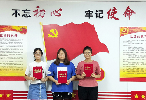 我校青年马克思主义者协会举办“我为祖国献情诗”活动