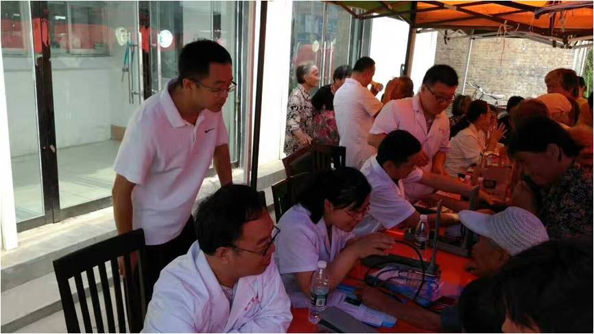 我校基础医学部党总支组织下乡义诊活动