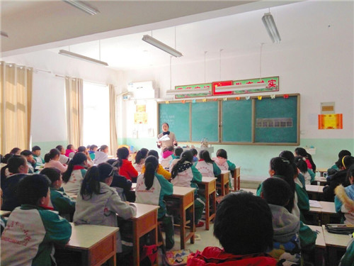 菏泽医专临床系爱心支教服务队支教牡丹小学