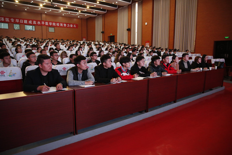 “青马工程”开讲啦——我校举办“榜样的力量”创新创业讲座