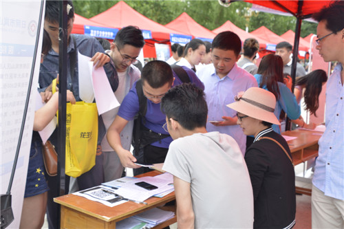 我校举办山东省2018年高校毕业生集中就业招聘活动（菏泽医专专场）