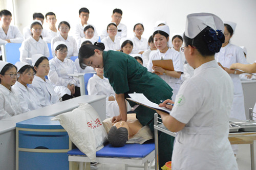 我校护理系举办5.12护理技能大赛