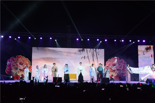 “放飞梦想 扬帆起航”——我校隆重举办2016迎新晚会