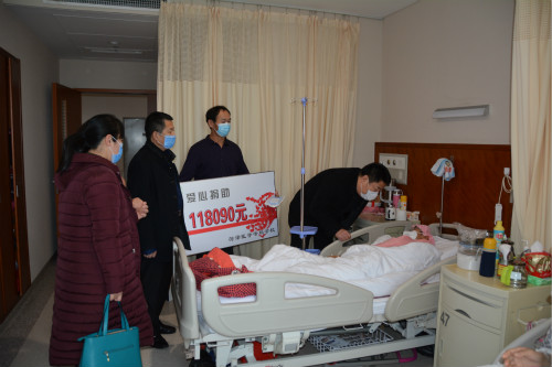 菏泽医专学生处、药学系教师代表赴北京看望患白血病学生