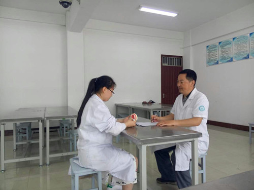 我校口腔医学专业举行实践技能考试