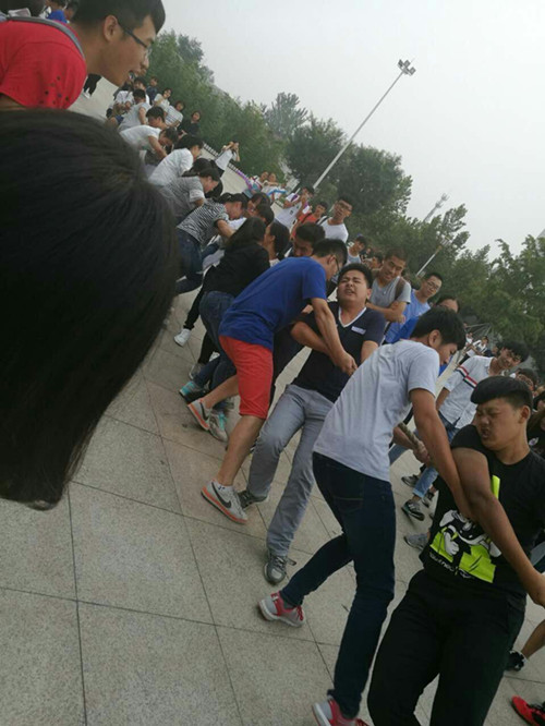 基础医学部“情溢中秋”拔河比赛成功举行