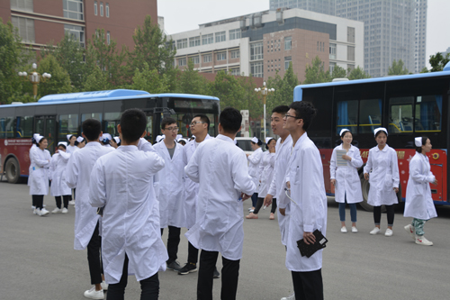 我校2016级学生开始临床见习