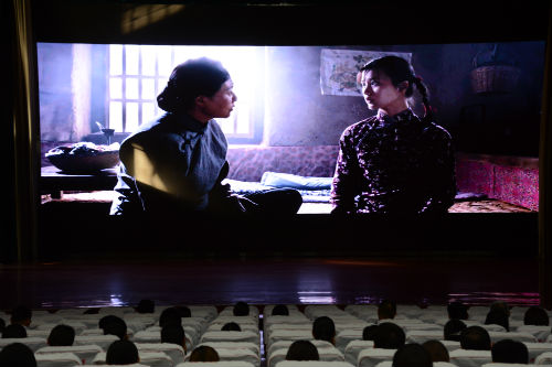 我校教职工集体观看红色电影《党员登记表》