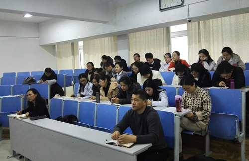 我校副校长李琳到护理系宣讲党的十九大精神