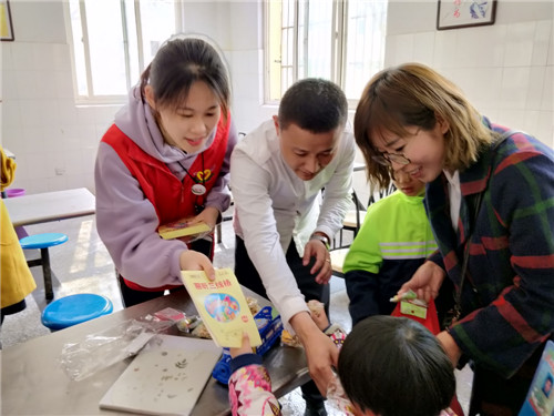 我校护理系天使筑梦志愿服务队献爱特教暖人心