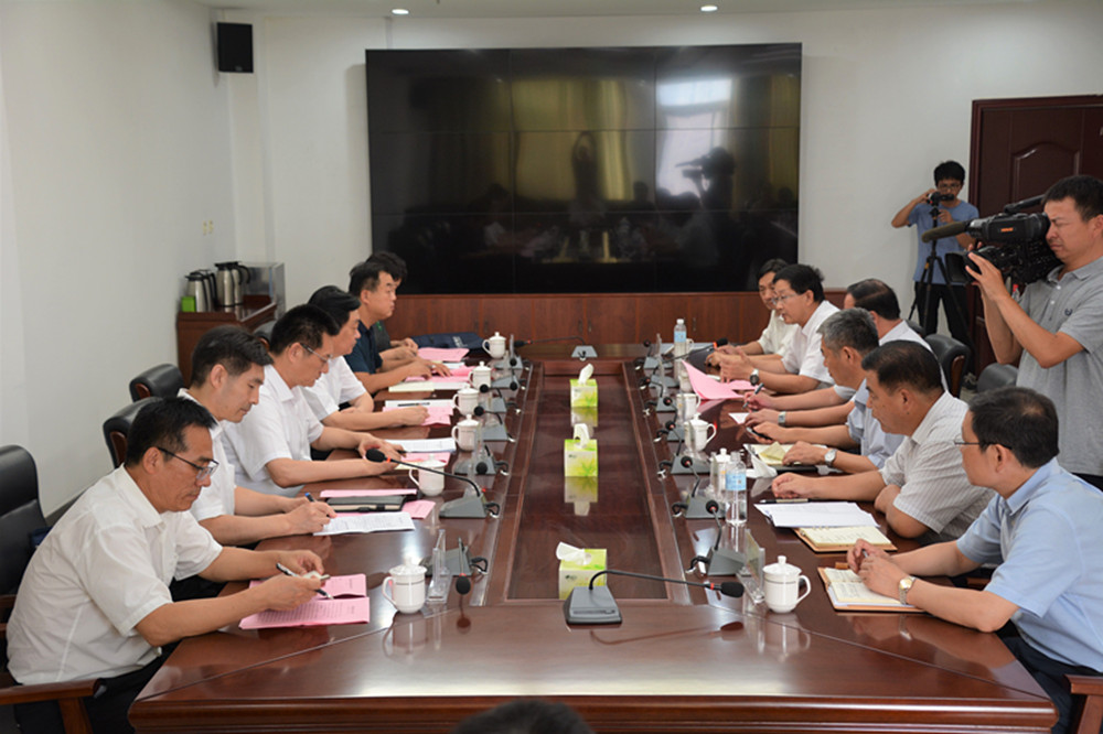 市委书记张新文到我校调研慰问