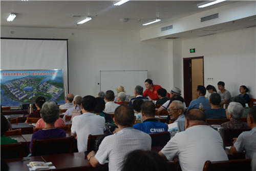 我校退休教职工前往护养中心参观体验生活