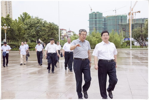 菏泽市市长陈平一行来我校现场办公