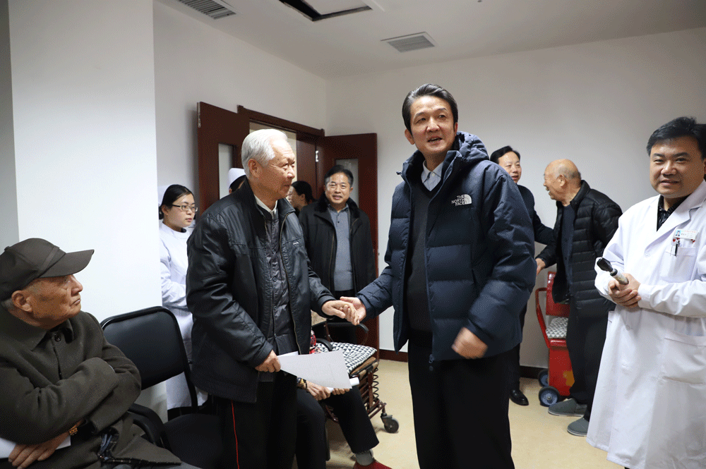 “寒冬送温暖，情暖老人心”眼科义诊