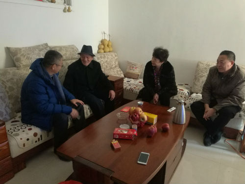 校领导春节前慰问离退休老干部