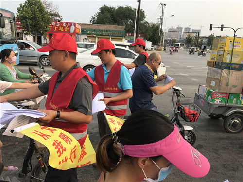 我校积极参加菏泽市文明交通劝导活动