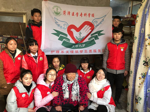 我校护理系在百花园社区开展志愿服务活动