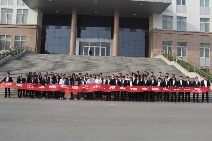 我校举办首届公益慈善义卖活动